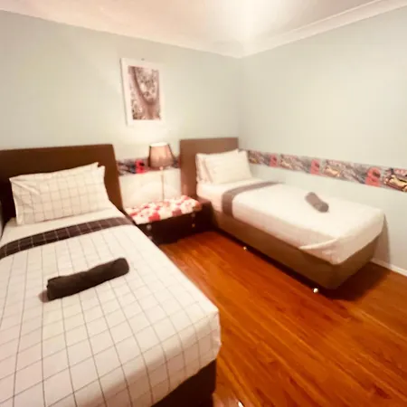 Spacious 6 Bedroom Holiday Home 15 Min Away From Melbourne Airport Sydenham Exterior photo