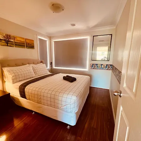 Spacious 6 Bedroom Holiday Home 15 Min Away From Melbourne Airport Sydenham Exterior photo