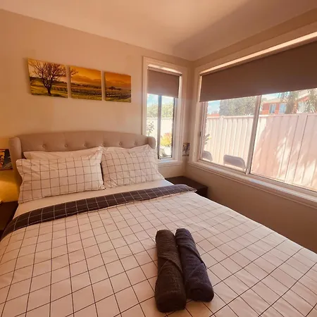 Spacious 6 Bedroom Holiday Home 15 Min Away From Melbourne Airport Sydenham Exterior photo