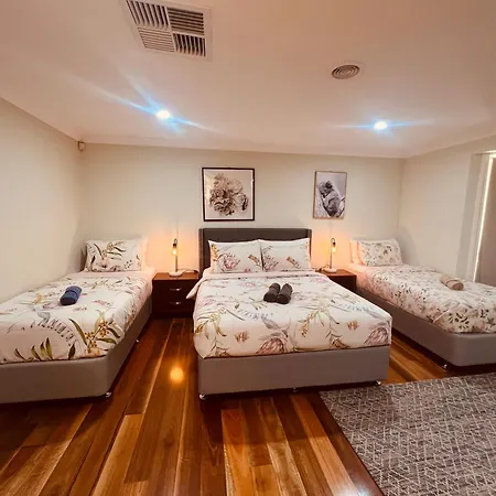 Spacious 6 Bedroom Holiday Home 15 Min Away From Melbourne Airport Sydenham Exterior photo