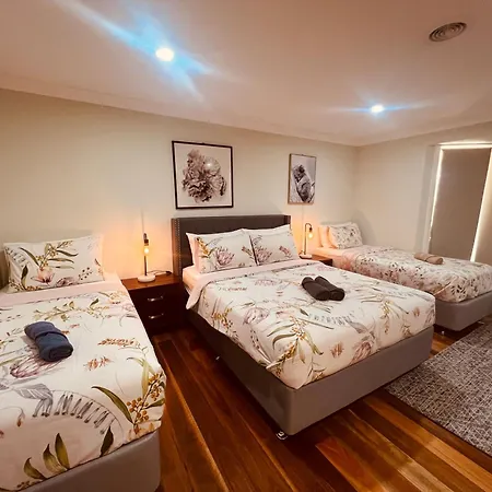 Spacious 6 Bedroom Holiday Home 15 Min Away From Melbourne Airport Sydenham Exterior photo
