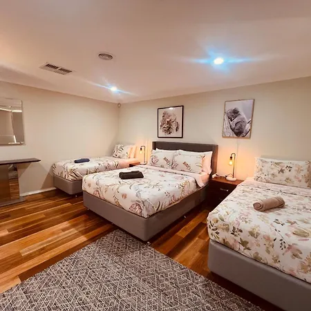 Spacious 6 Bedroom Holiday Home 15 Min Away From Melbourne Airport Sydenham Exterior photo