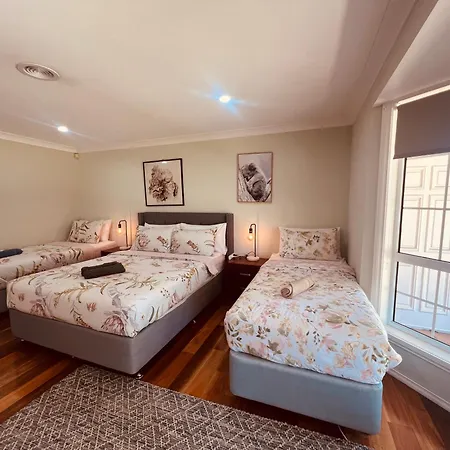Spacious 6 Bedroom Holiday Home 15 Min Away From Melbourne Airport Sydenham Exterior photo