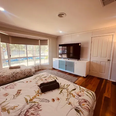 Spacious 6 Bedroom Holiday Home 15 Min Away From Melbourne Airport Sydenham Exterior photo