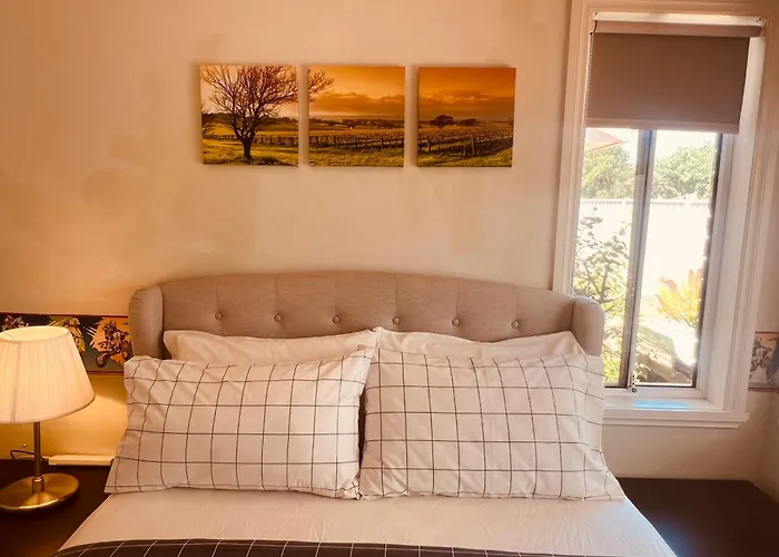 Spacious 6 Bedroom Holiday Home 15 Min Away From Melbourne Airport
