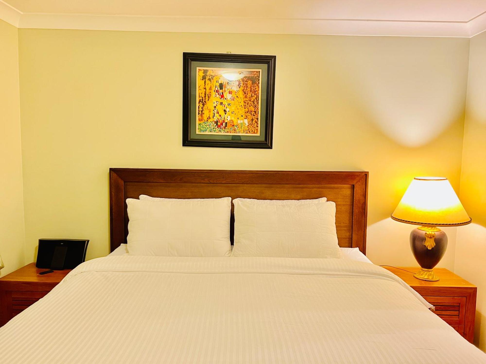 Spacious 6 Bedroom 15 Min Away From Melbourne Airport Homestay