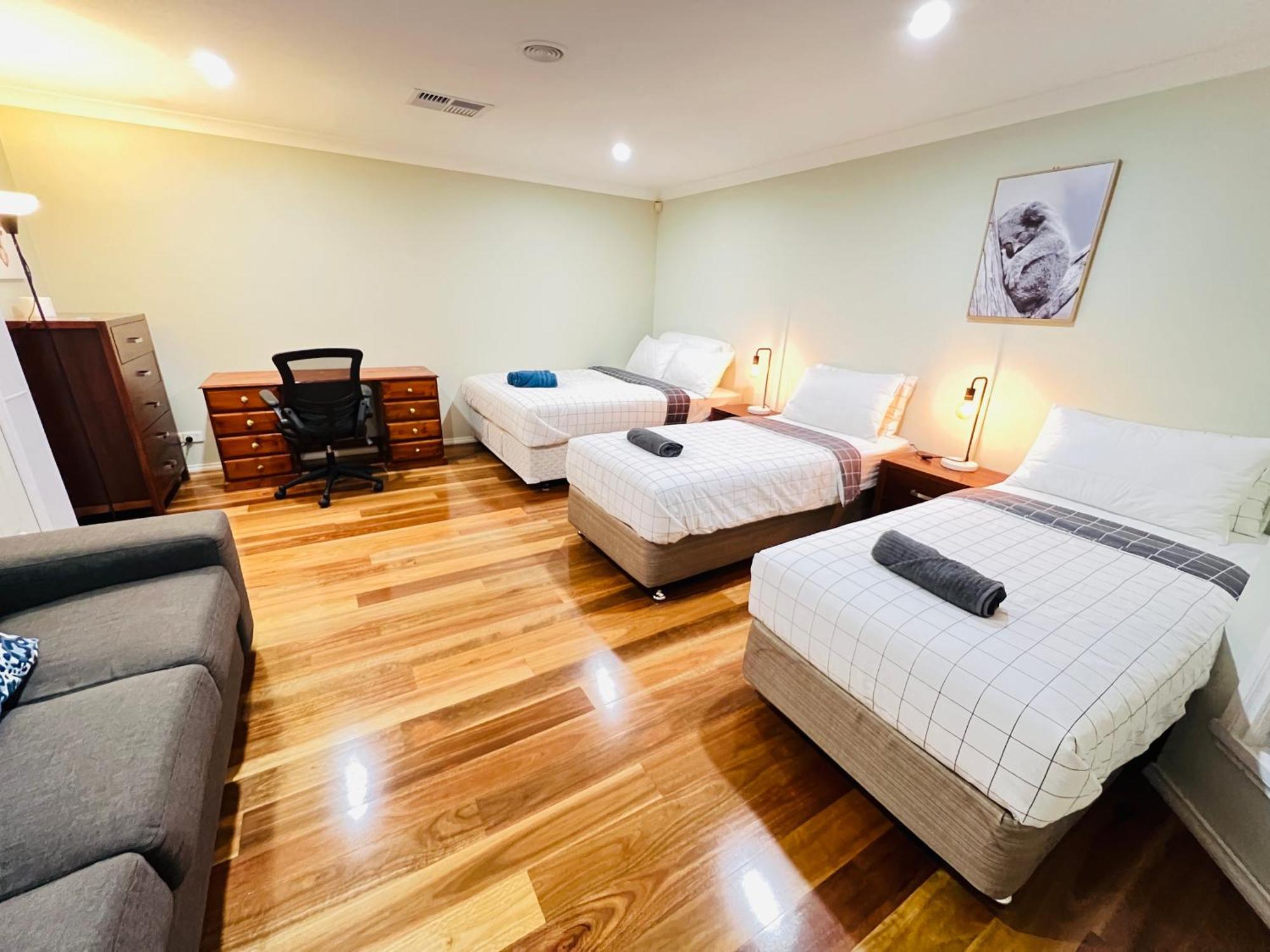 Spacious 6 Bedroom 15 Min Away From Melbourne Airport Sydenham