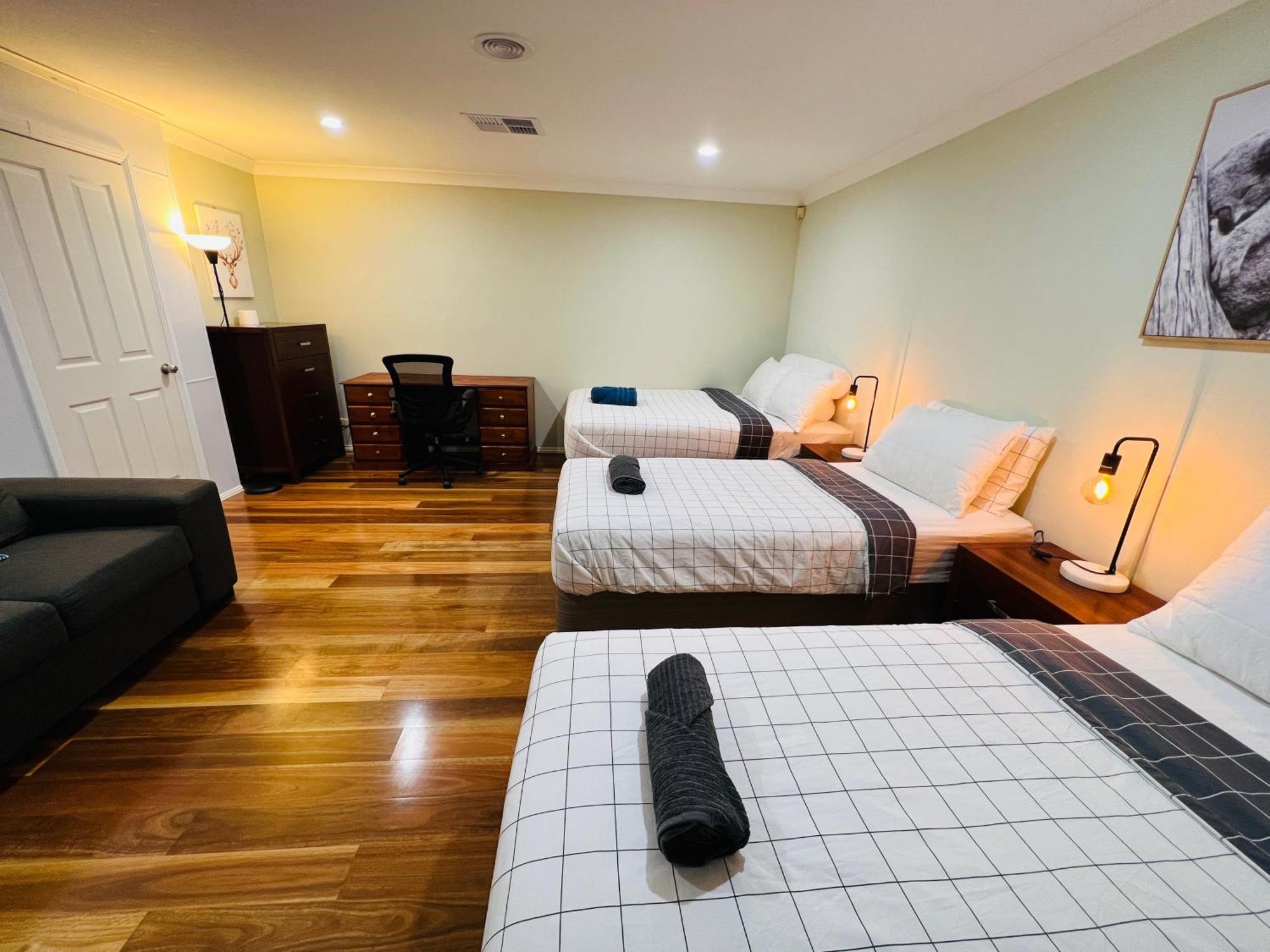 Spacious 6 Bedroom 15 Min Away From Melbourne Airport Homestay Sydenham