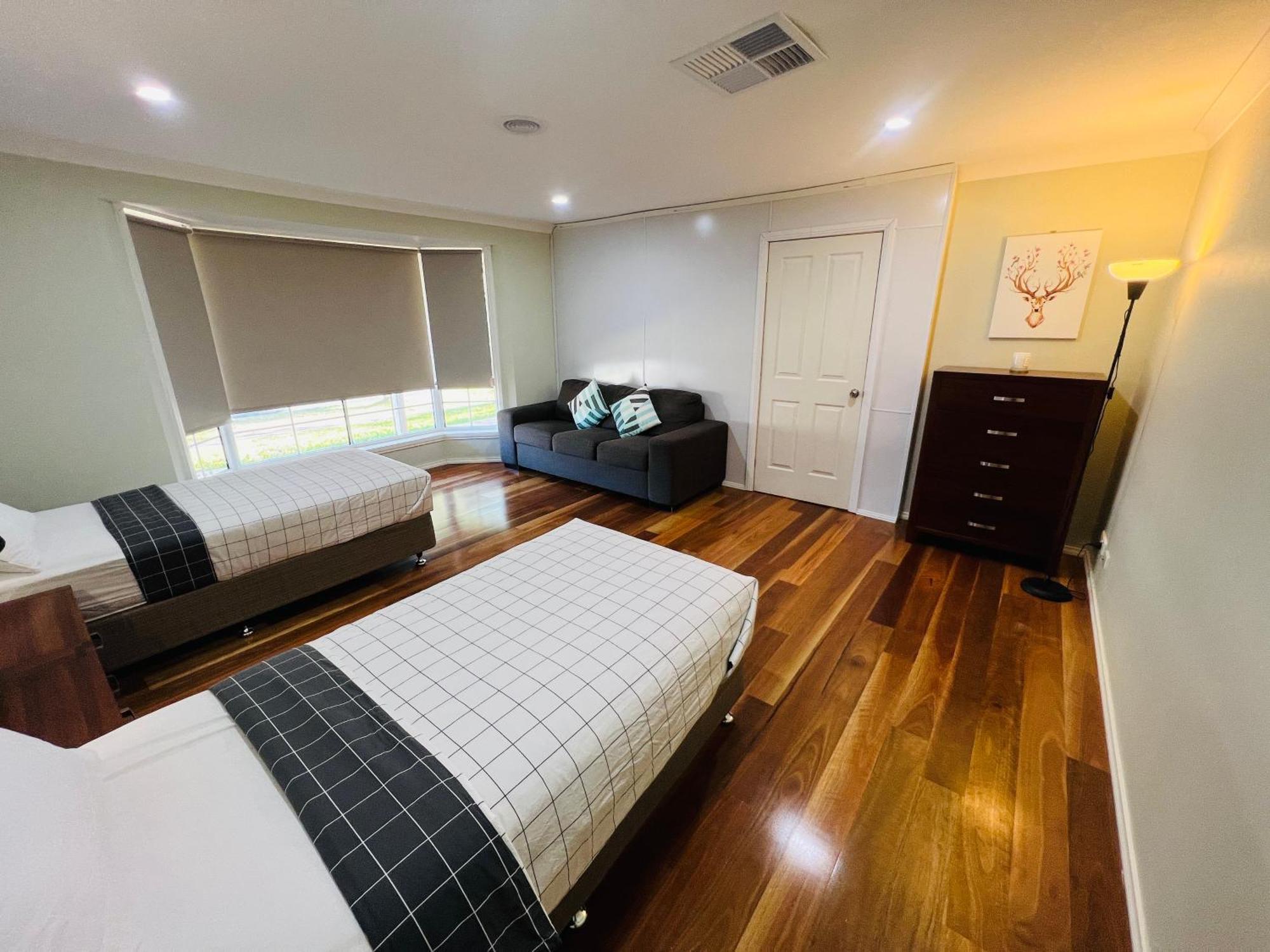 Homestay Spacious 6 Bedroom 15 Min Away From Melbourne Airport *
