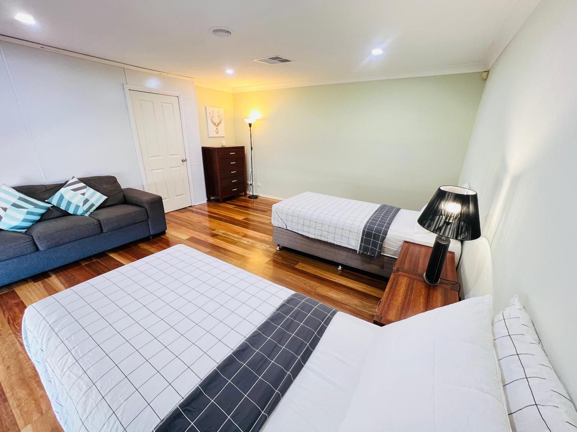 Spacious 6 Bedroom 15 Min Away From Melbourne Airport * Sydenham