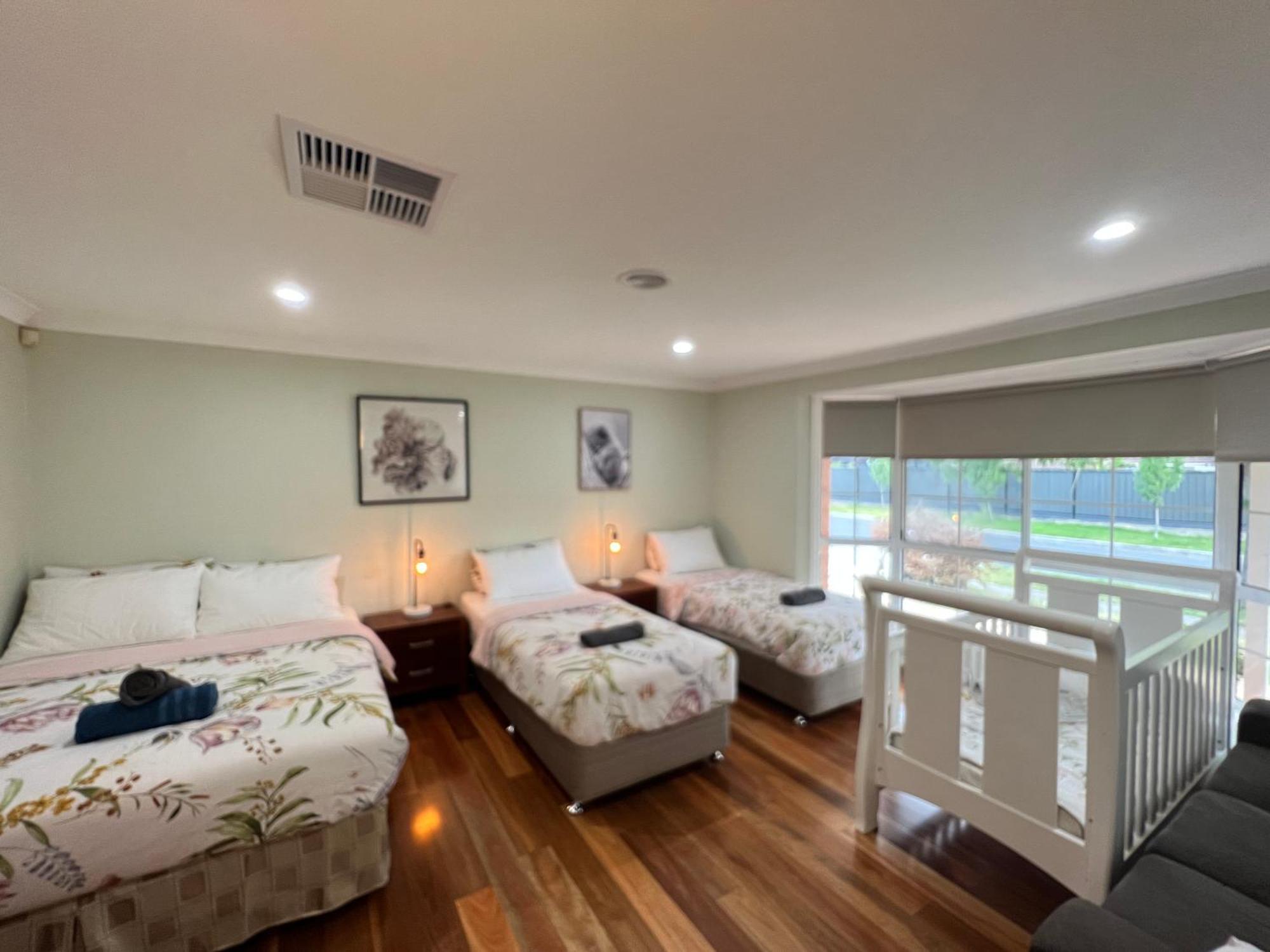 Homestay Spacious 6 Bedroom 15 Min Away From Melbourne Airport