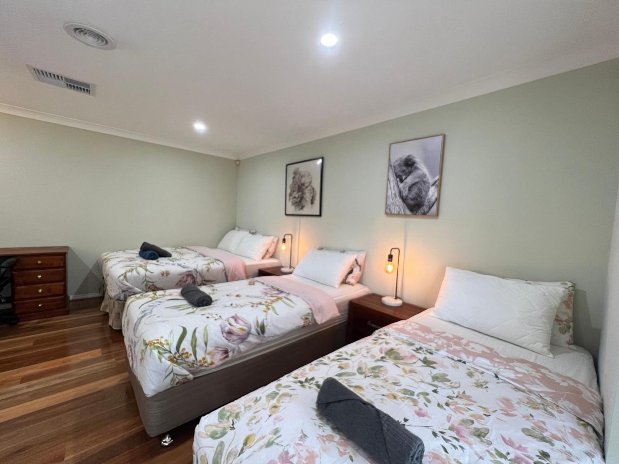 Homestay Spacious 6 Bedroom 15 Min Away From Melbourne Airport Sydenham