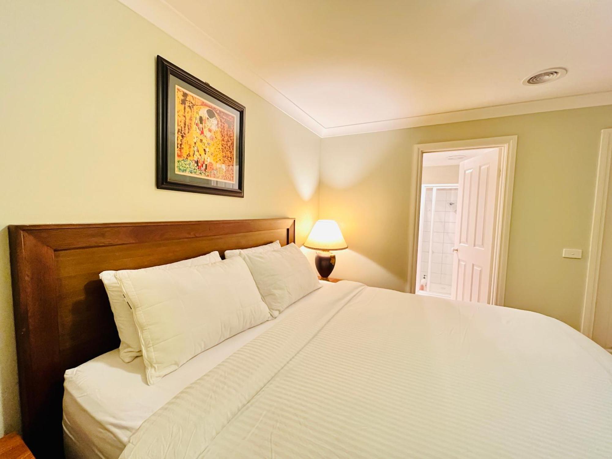 Spacious 6 Bedroom 15 Min Away From Melbourne Airport Sydenham