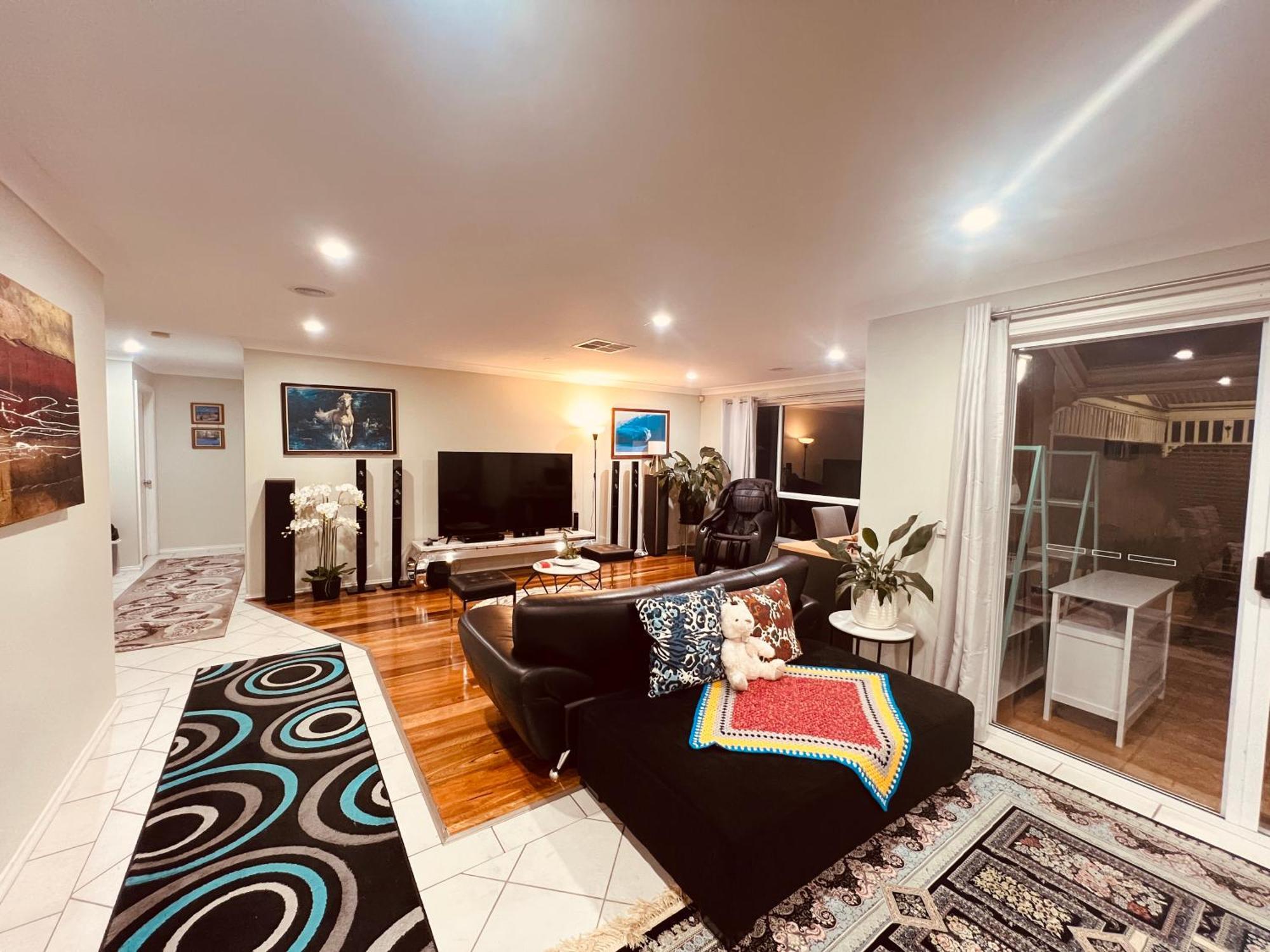 Spacious 6 Bedroom 15 Min Away From Melbourne Airport