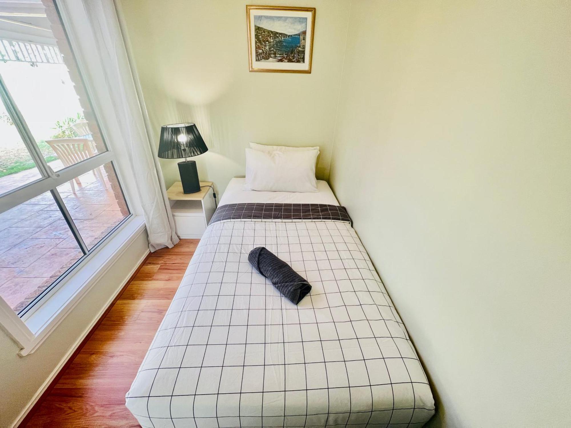 Spacious 6 Bedroom 15 Min Away From Melbourne Airport Homestay *