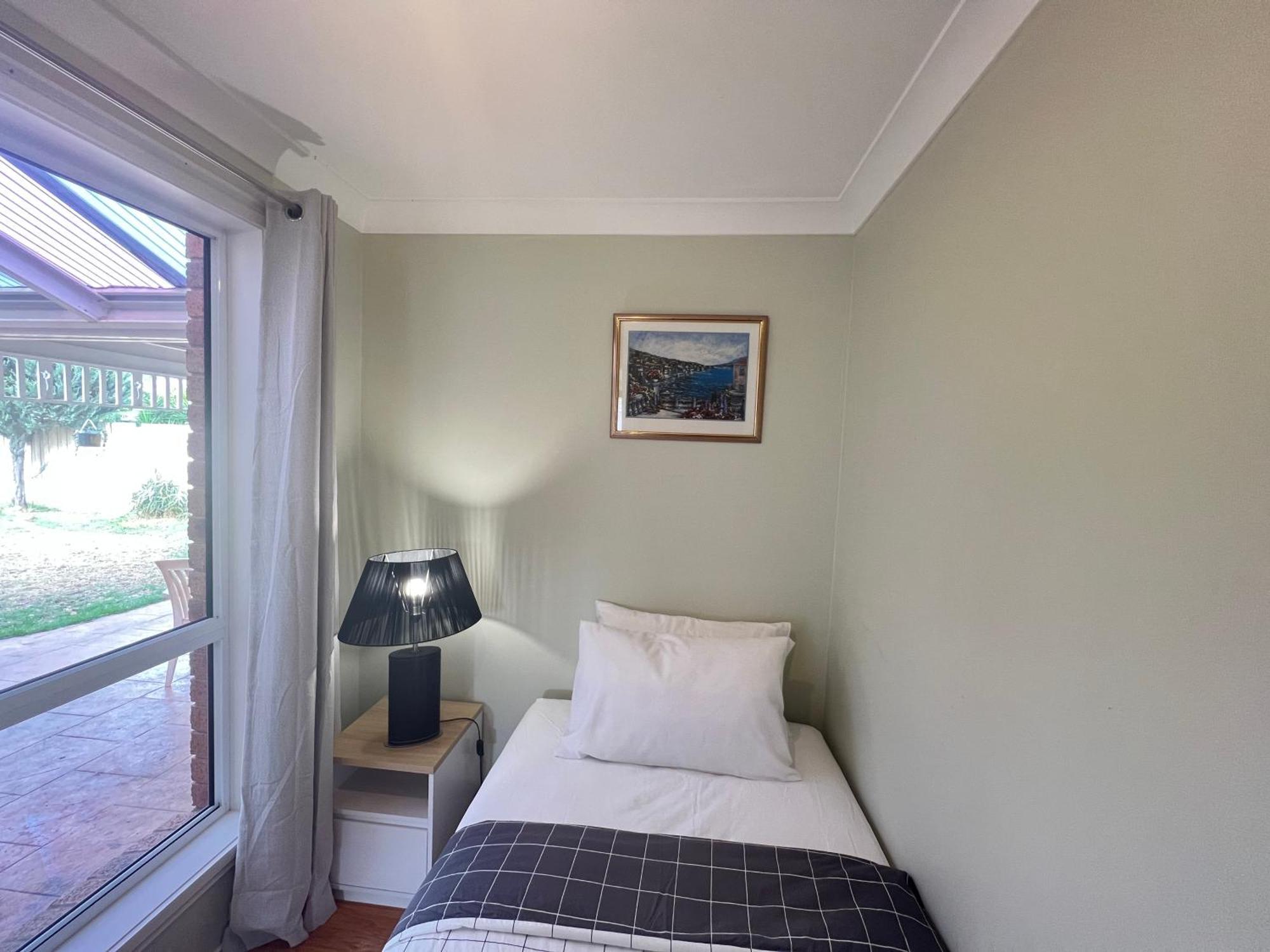 Spacious 6 Bedroom 15 Min Away From Melbourne Airport Homestay