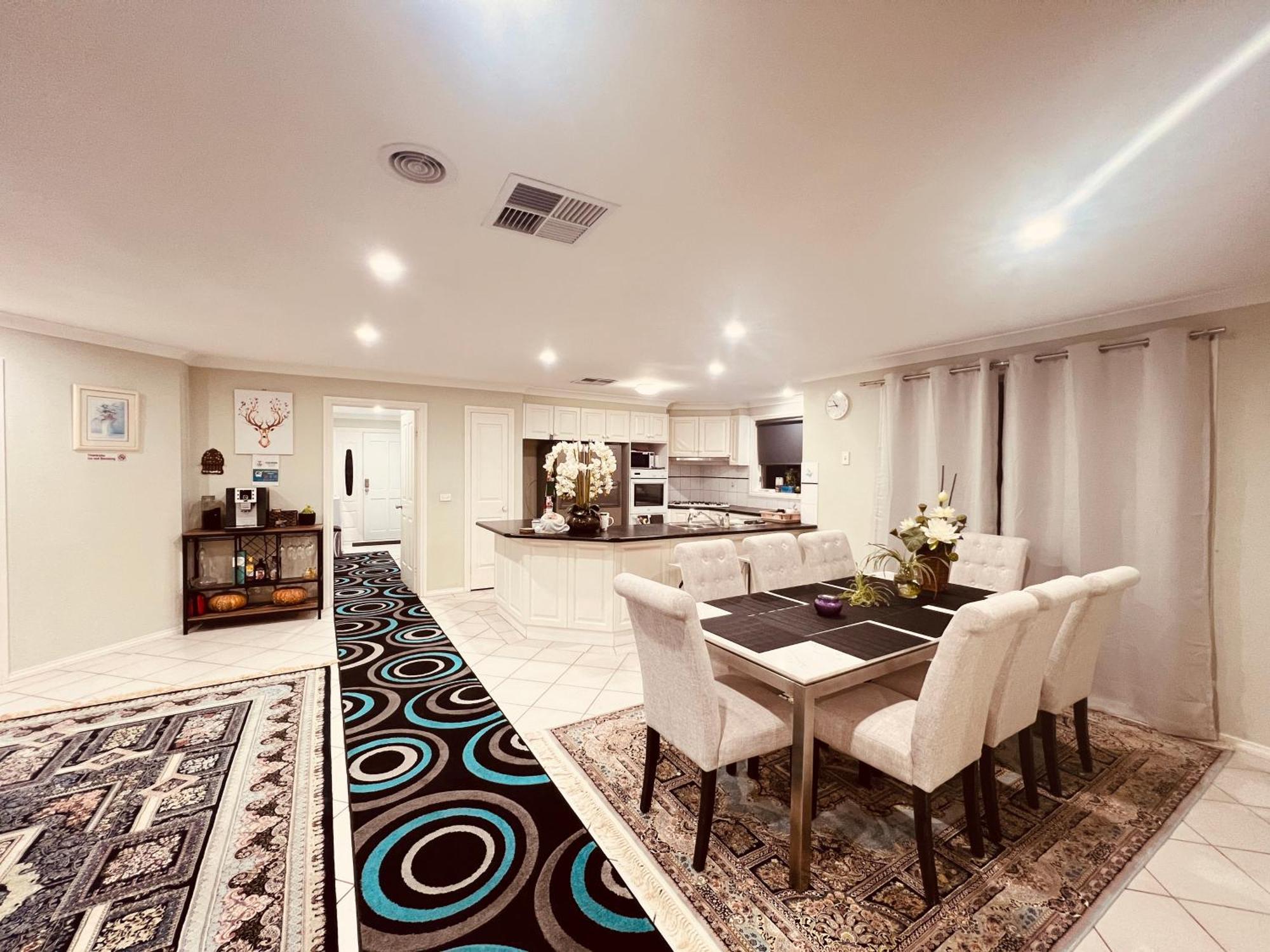 Homestay Spacious 6 Bedroom 15 Min Away From Melbourne Airport