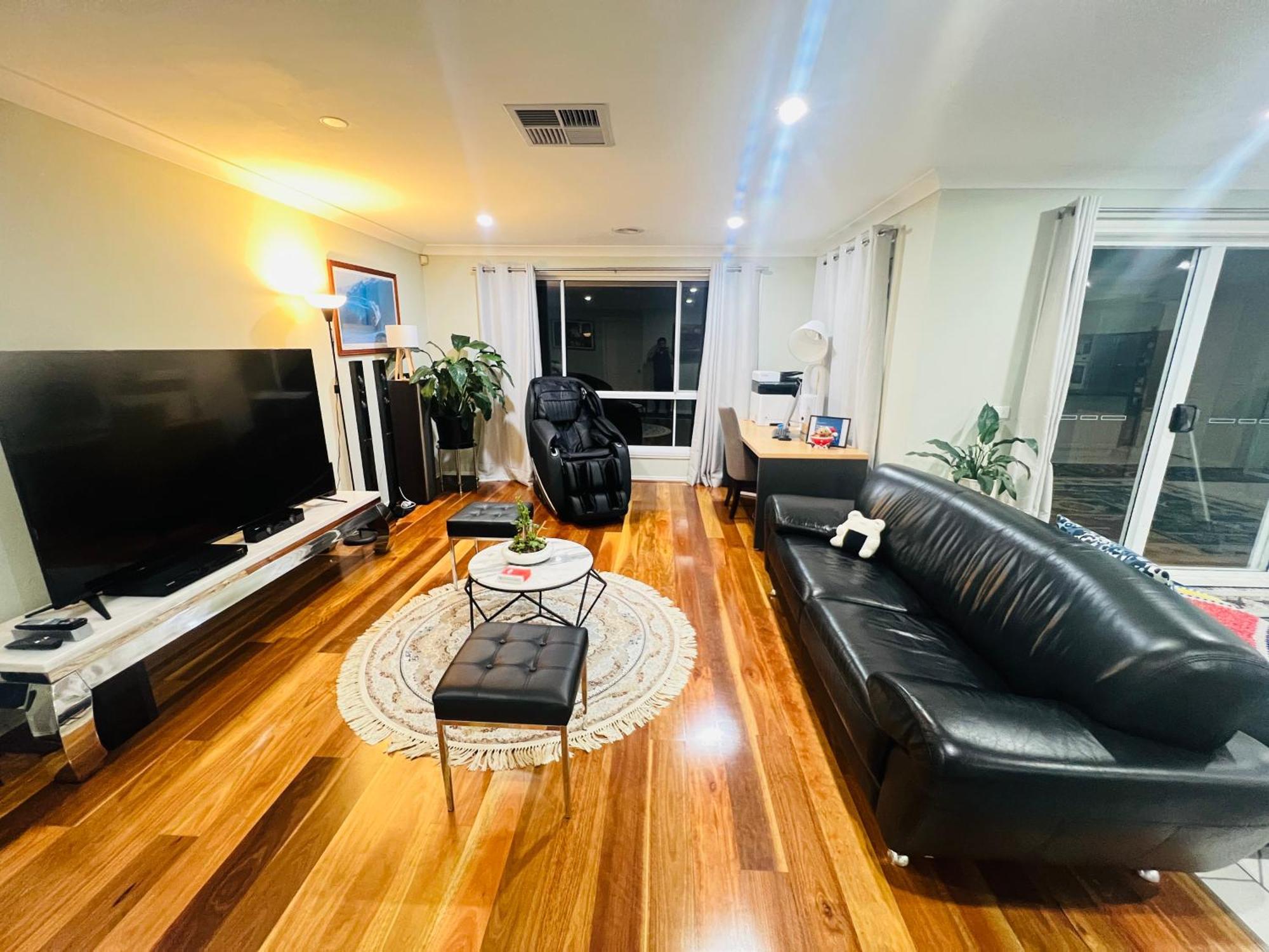 Spacious 6 Bedroom 15 Min Away From Melbourne Airport *
