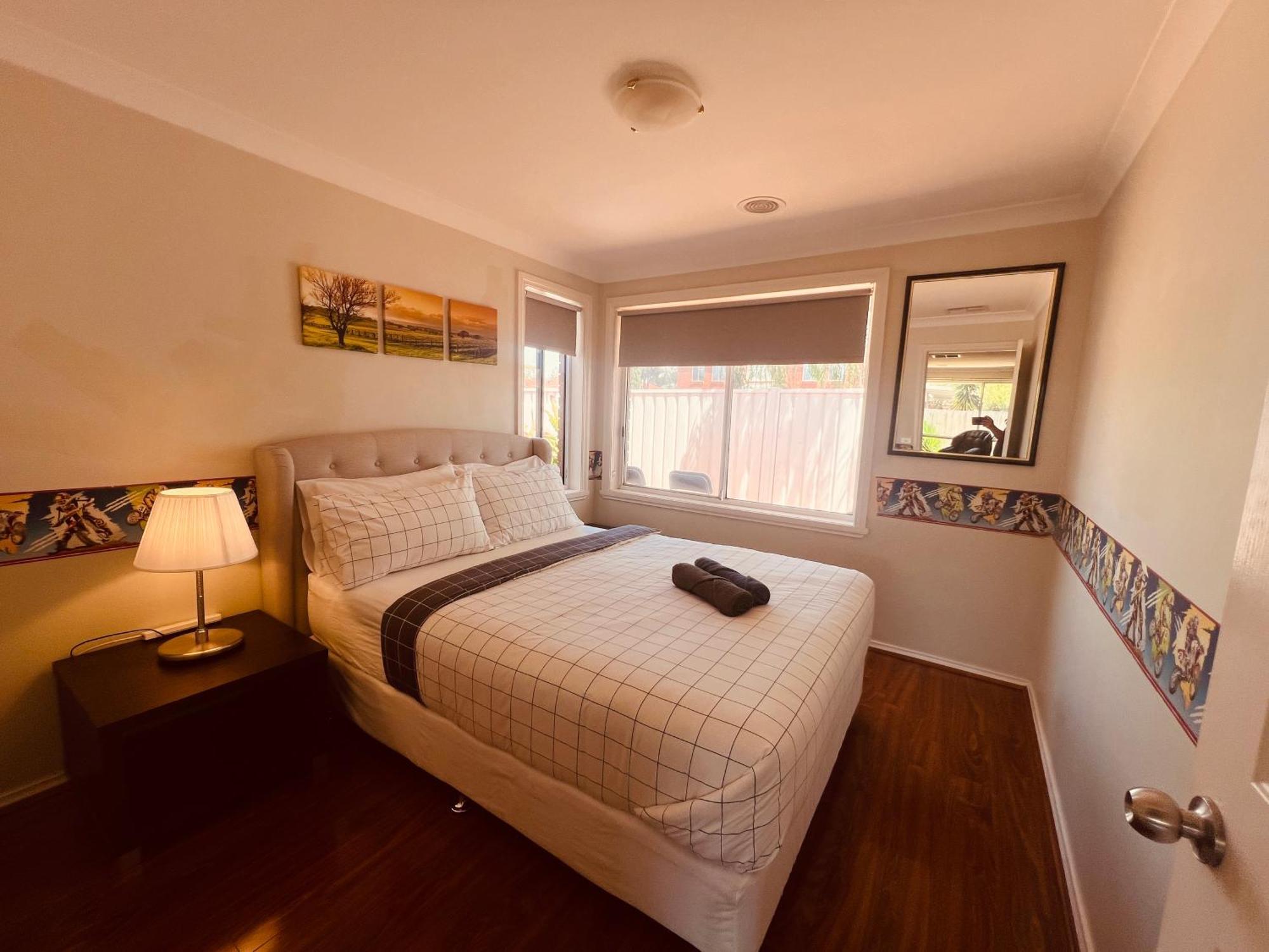 Homestay Spacious 6 Bedroom 15 Min Away From Melbourne Airport *
