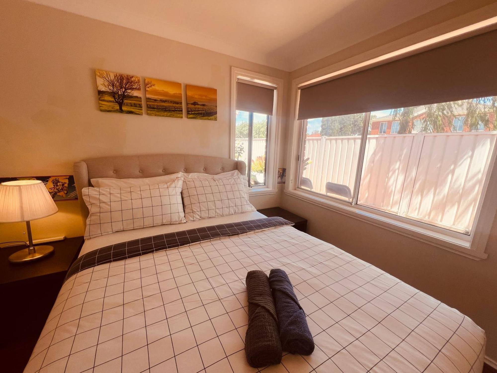 Spacious 6 Bedroom 15 Min Away From Melbourne Airport Homestay Sydenham