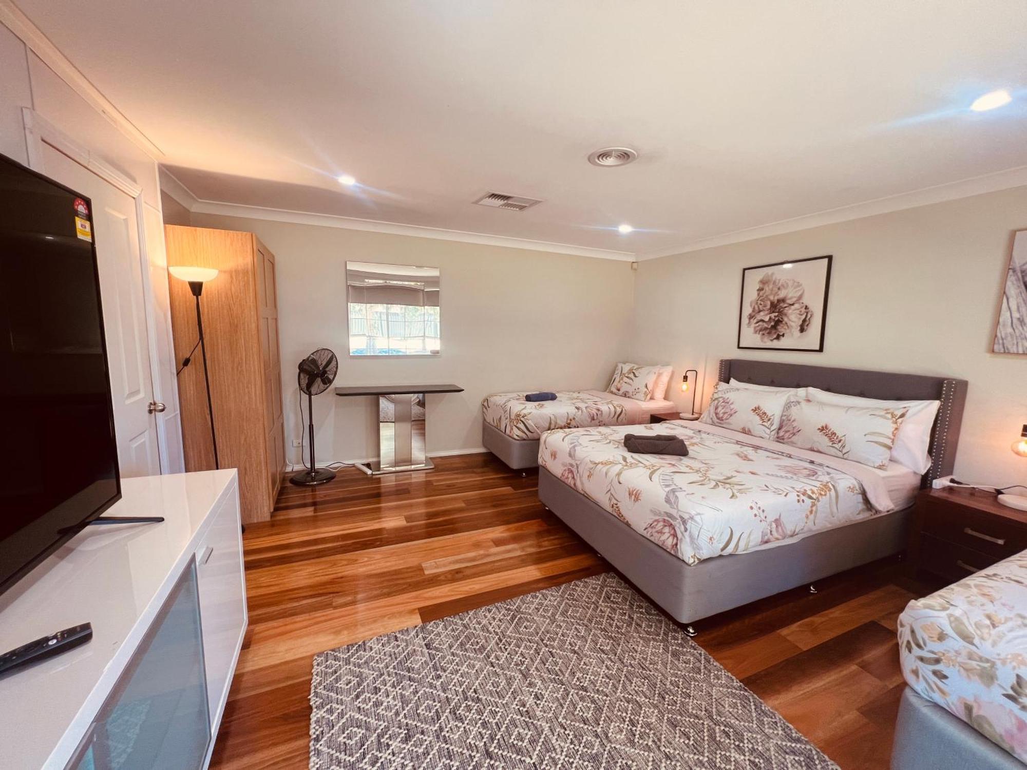 Spacious 6 Bedroom 15 Min Away From Melbourne Airport Homestay Sydenham