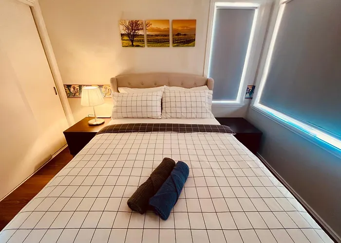 Spacious 6 Bedroom Holiday Home 15 Min Away From Melbourne Airport