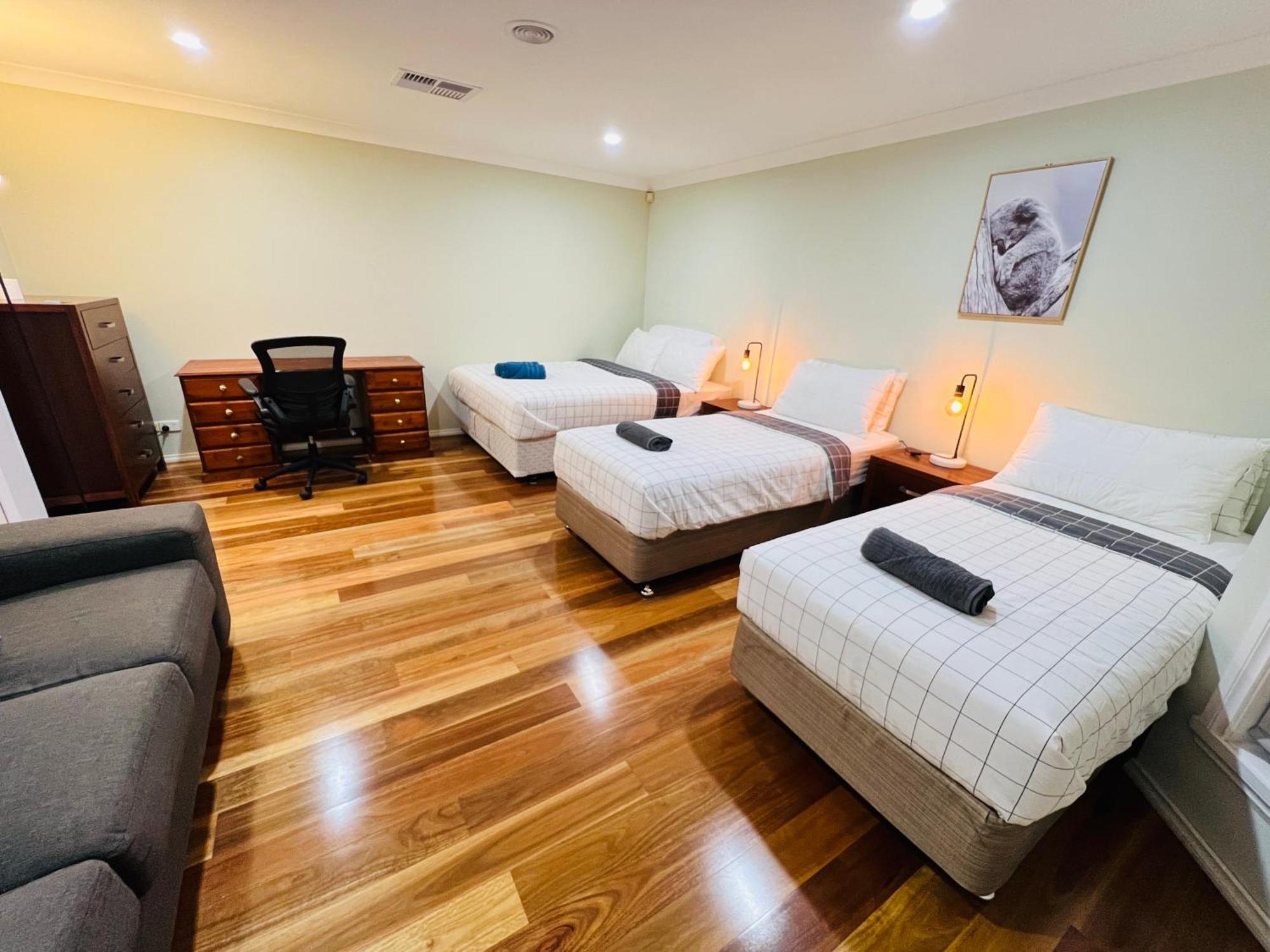 Spacious 6 Bedroom 15 Min Away From Melbourne Airport