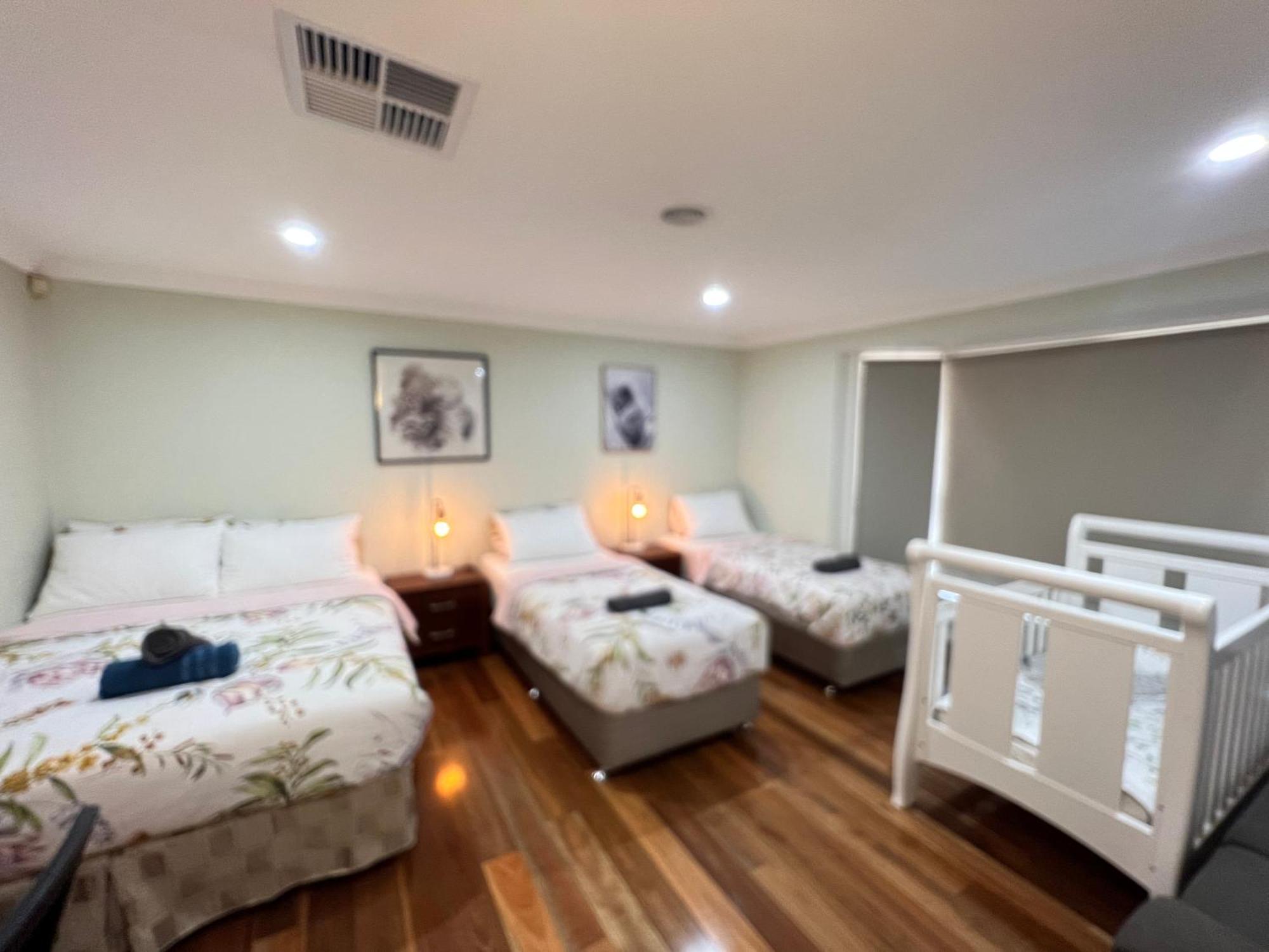 Spacious 6 Bedroom 15 Min Away From Melbourne Airport * Sydenham