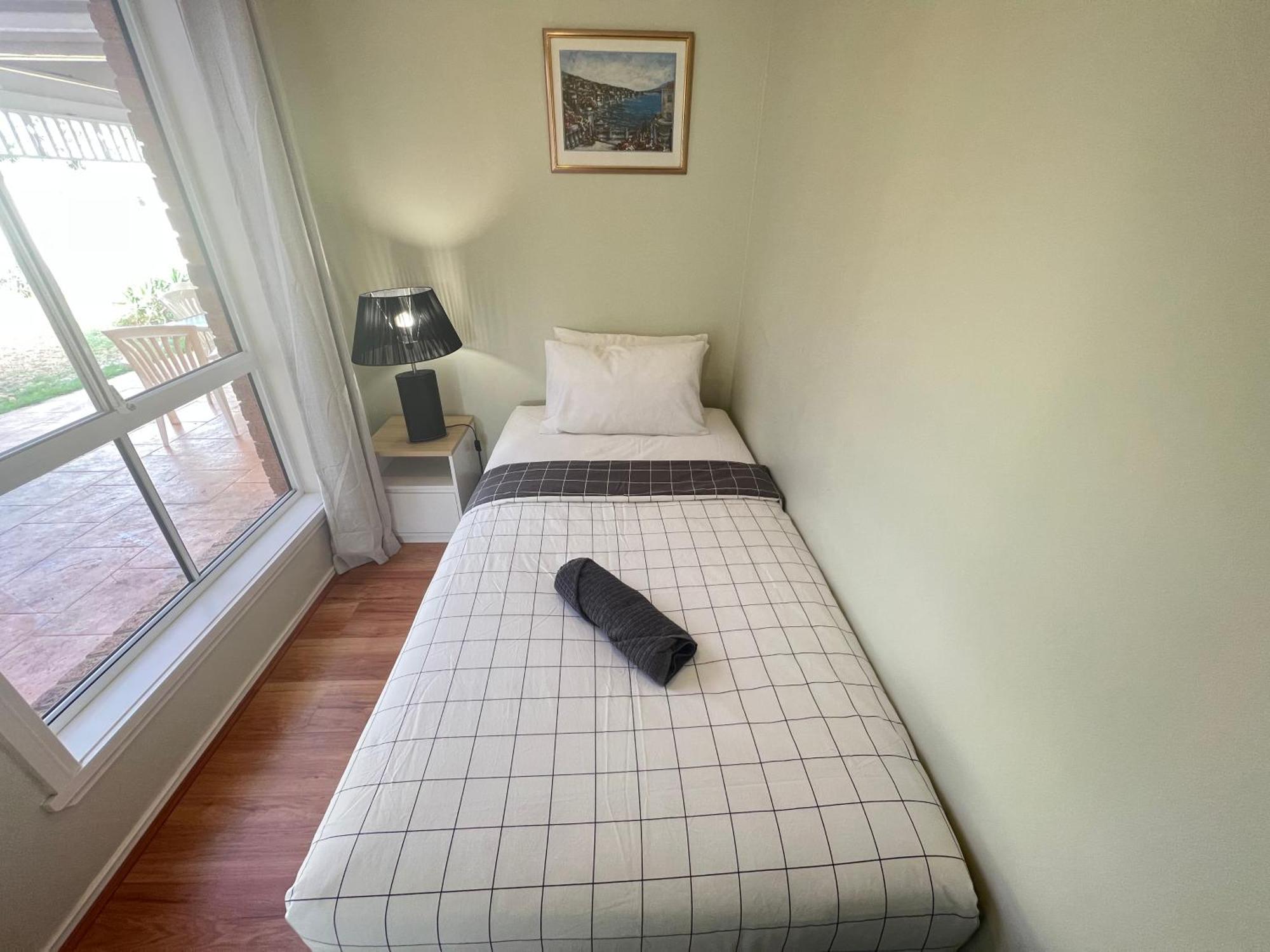 Spacious 6 Bedroom 15 Min Away From Melbourne Airport Homestay *