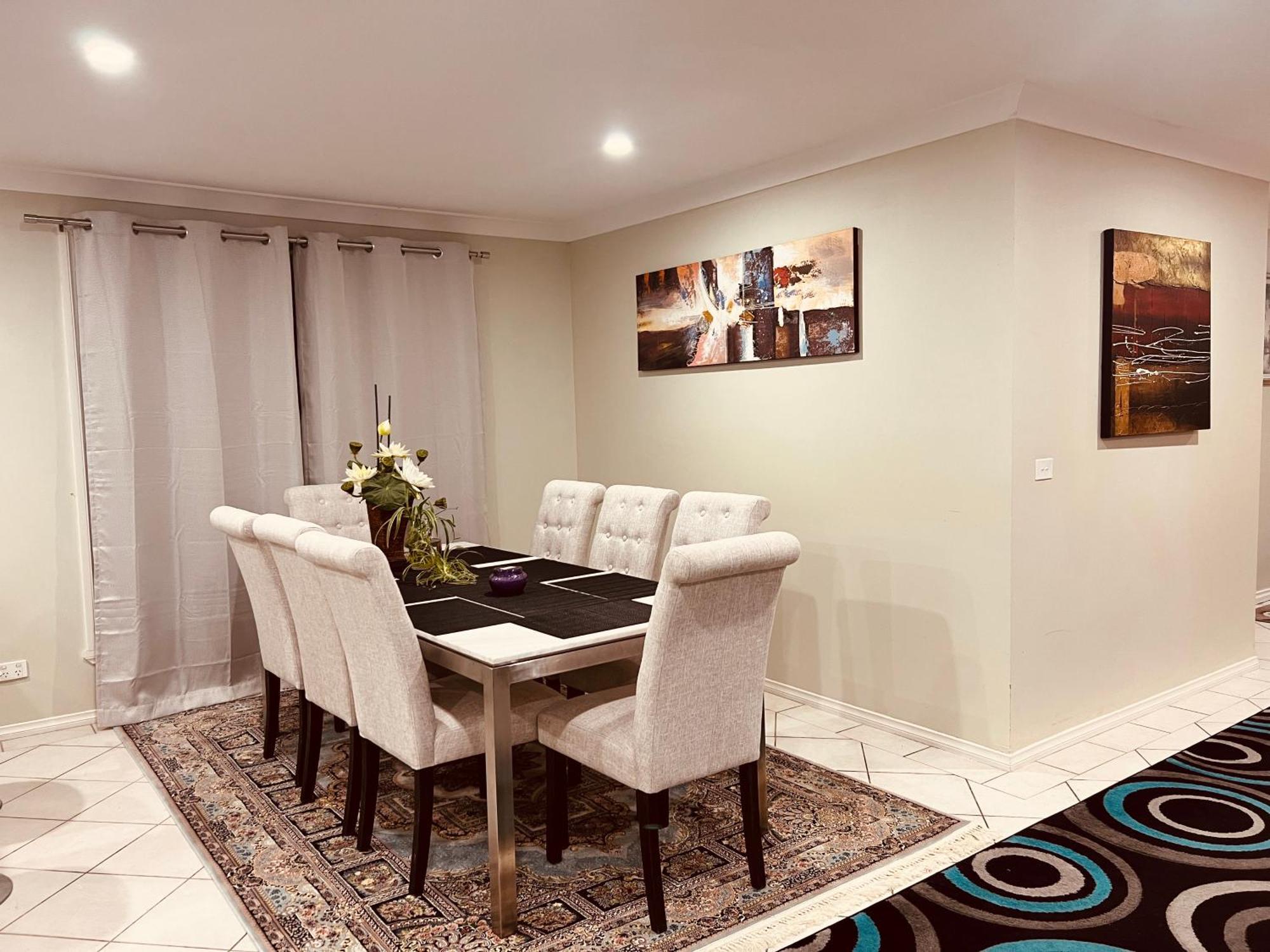 Homestay Spacious 6 Bedroom 15 Min Away From Melbourne Airport *