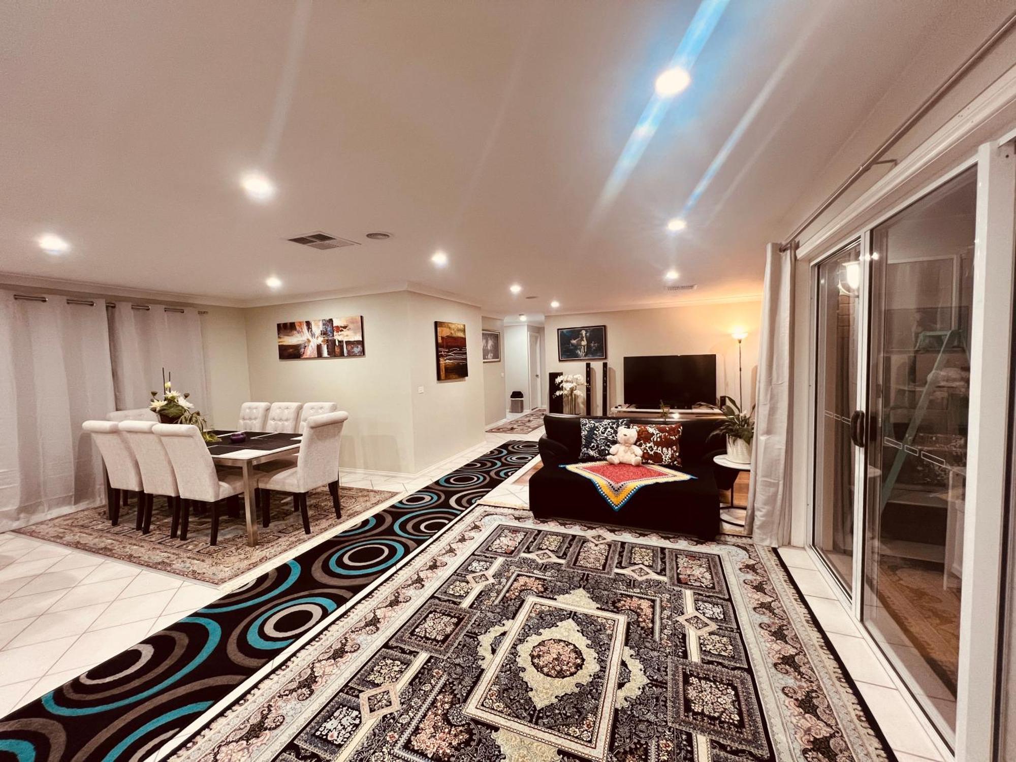 Spacious 6 Bedroom 15 Min Away From Melbourne Airport Sydenham
