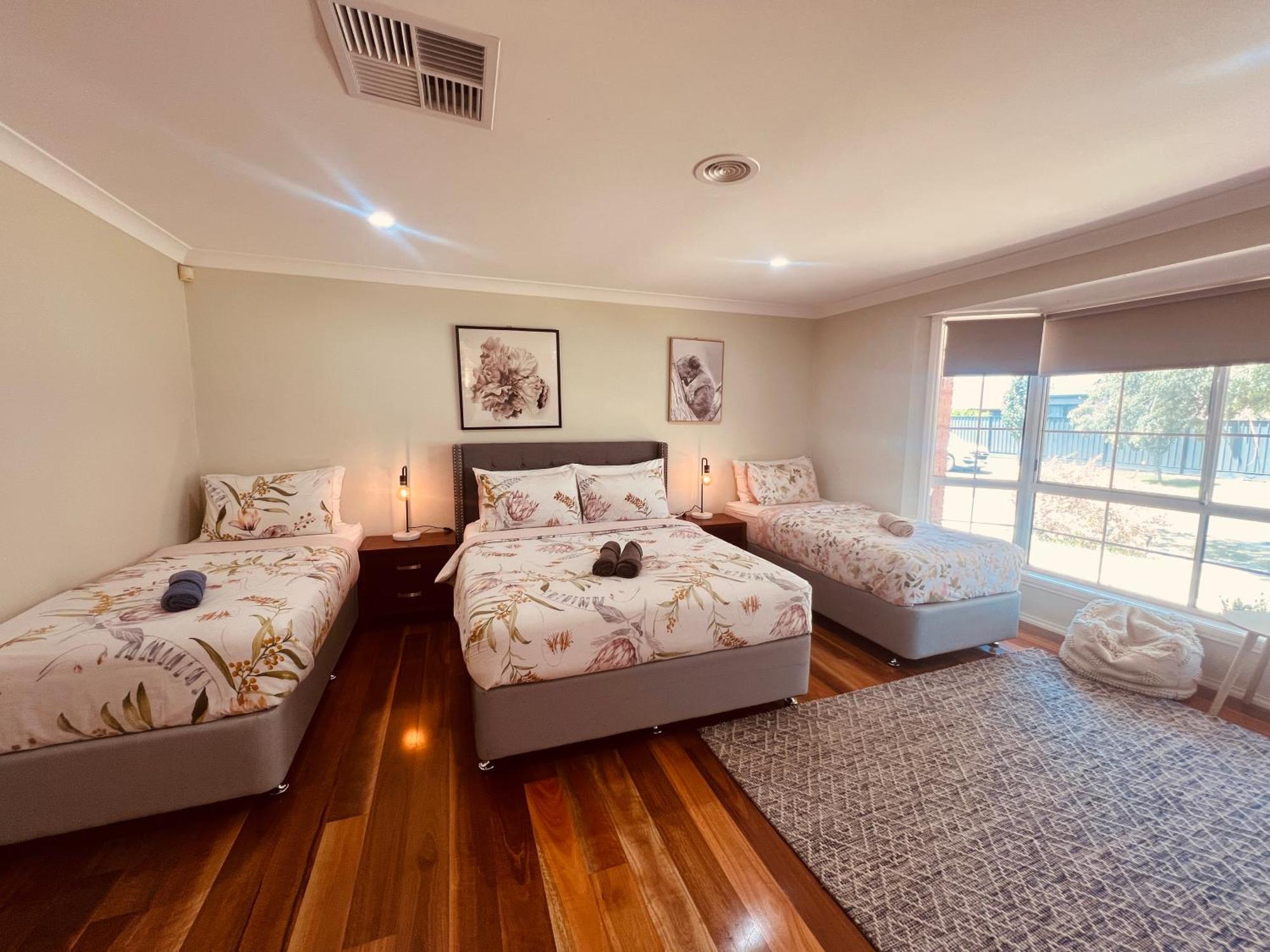 Homestay Spacious 6 Bedroom 15 Min Away From Melbourne Airport Sydenham