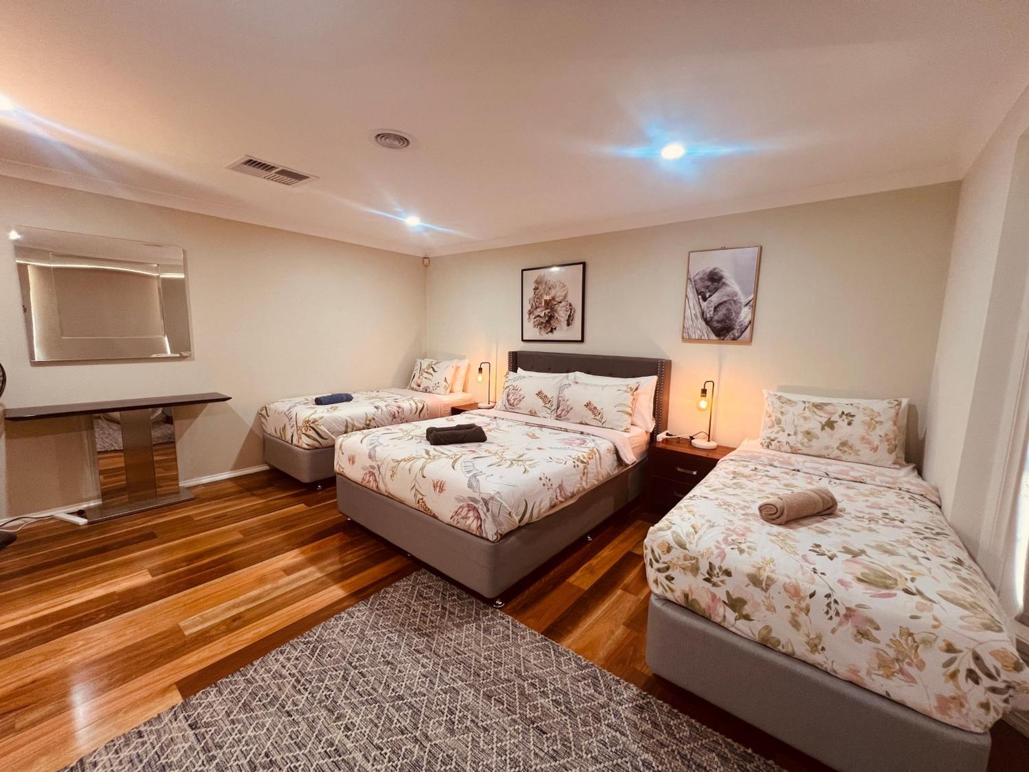 Spacious 6 Bedroom 15 Min Away From Melbourne Airport
